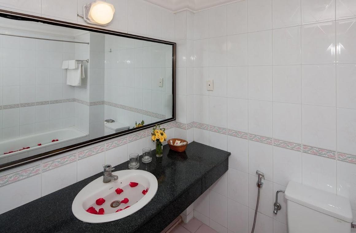 Lucky Central Hotel & Travel Ханой Экстерьер фото