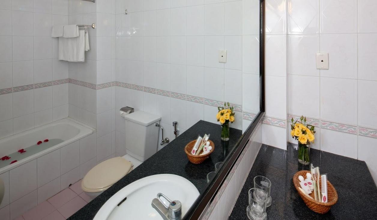Lucky Central Hotel & Travel Ханой Экстерьер фото